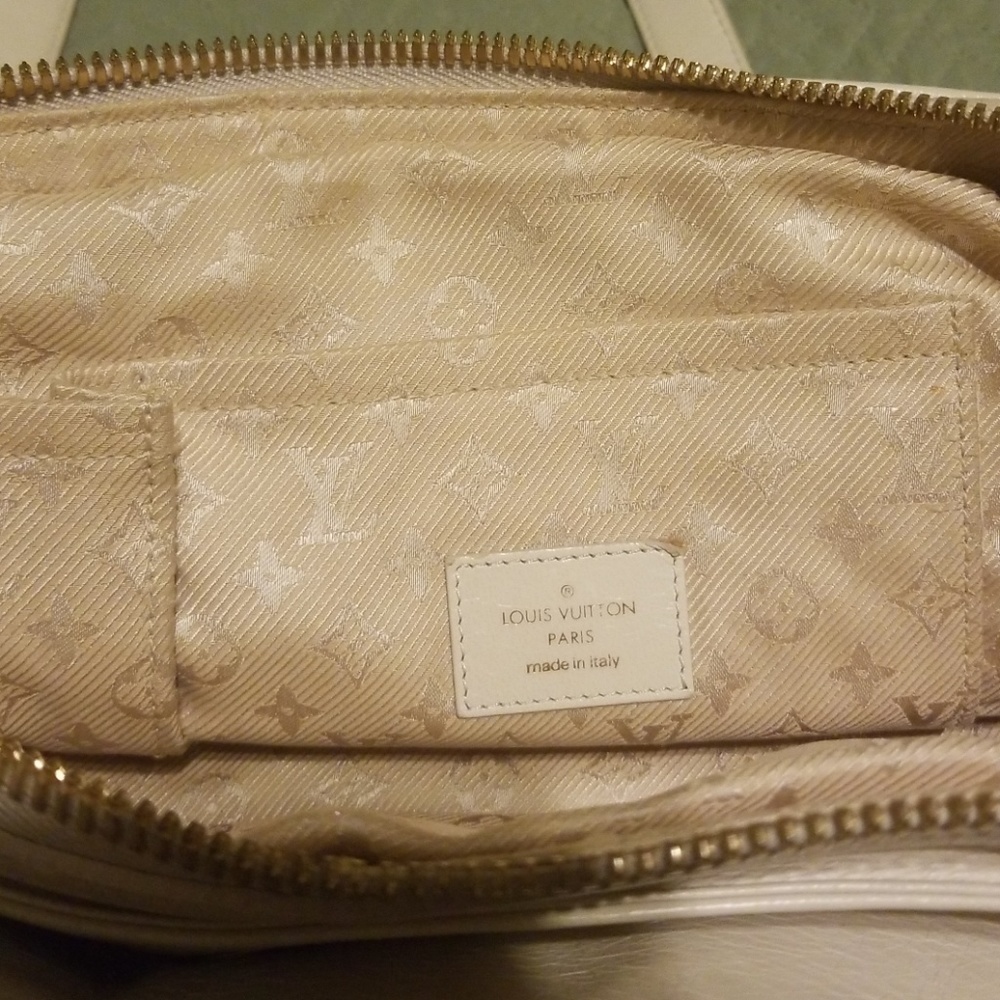 Louis Vuitton studded riveting white lambskin - Picture 3 of 3